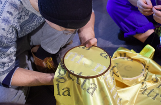 A Torino una parata acrobatica per raccontare due secoli di violenza di genere